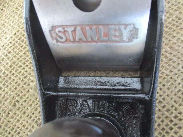 A Real Old Stalwart....This Neat Vintage Stanley Bailey No 4 Hand Plane        Made In England