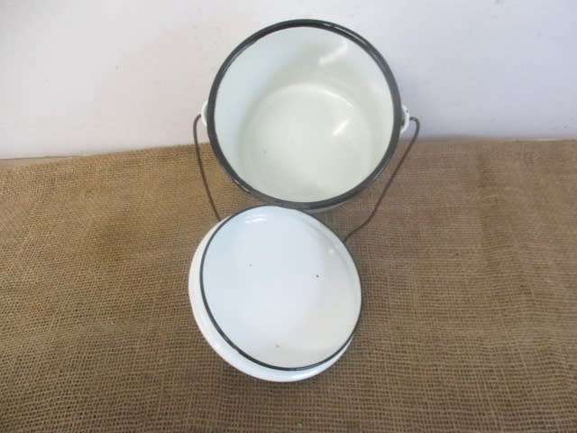 Beautiful 2 liter Old Fashioned Enamel Billy Can