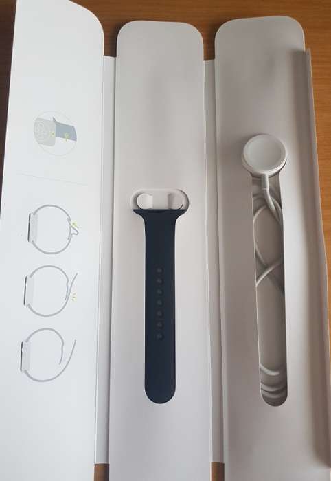 42mm Apple Watch Series 3 MINT CONDITION!!