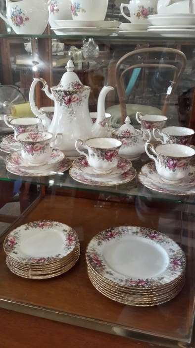 Royal Albert Autumn Roses Set