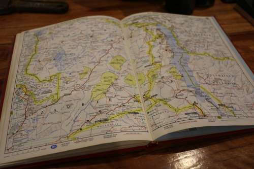 AA Road Atlas and Touring Guide of Southern Africa