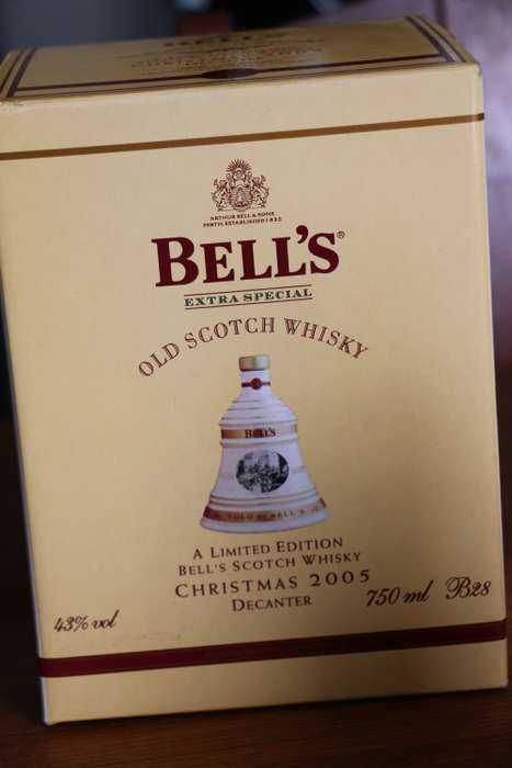 Beautiful 2005 Christmas Limited Edition Bells Whiskey in Original Box - 750 ml