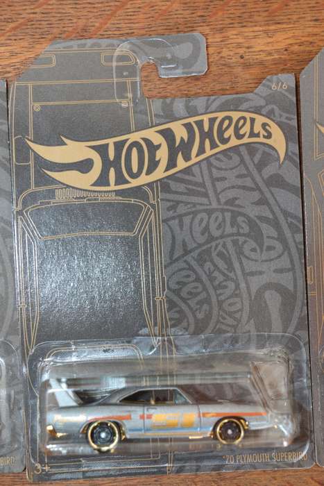 Hot Wheels Satin & Chrome Diecast Model - '70 Plymouth Superbird