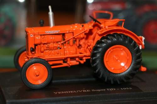 Hachette Diecast Tractor Models - Vindeuvre Super DD - 1955