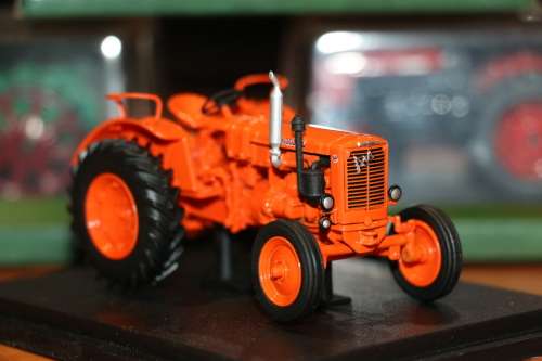 Hachette Diecast Tractor Models - Vindeuvre Super DD - 1955
