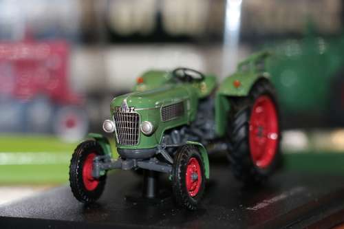 Hachette Diecast Tractor Models - Fendt Farmer 2 - 1961