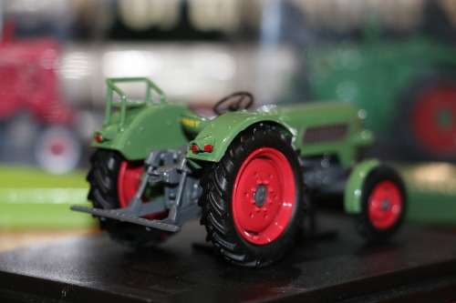 Hachette Diecast Tractor Models - Fendt Farmer 2 - 1961