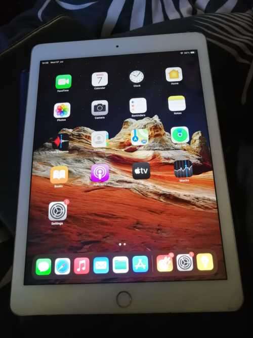 Silver Apple Ipad Air 2 (16GB) 6th Generation (Features Touch ID)