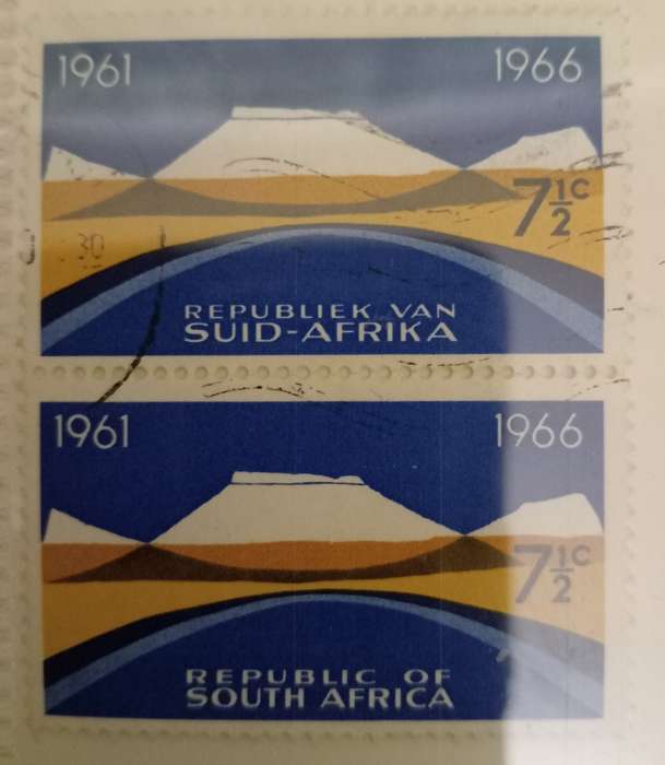 SOUTH AFRICA 1966 - 5th Anniversary of Republic - SACC 257 pair of Stamps - Used (B)