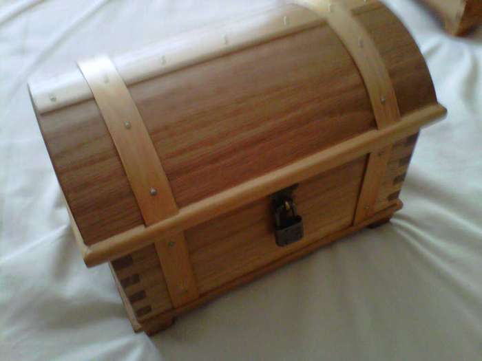 White Oak Jewellery box with Round top.