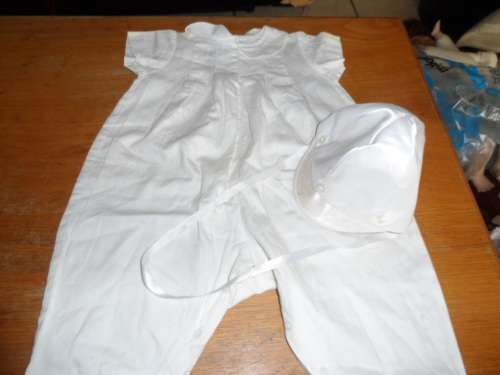 Vintage baby beautul cotton babygrow with embroiery and satin cap
