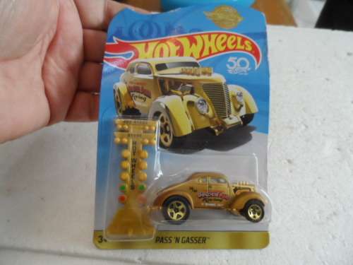 HOTWHEELS PASS N GASSER `GOLDEN RACING` MINT , UNOPENED [M29]