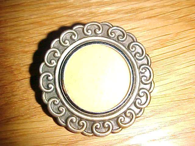 VINTAGE BROOCH