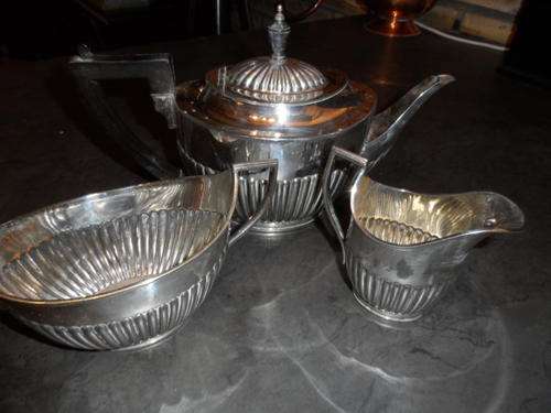 TEAPOT SUGAR AND MILK JUG VERY OLD