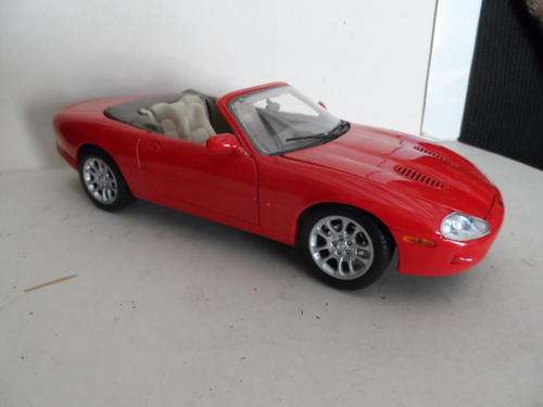 MAISTO JAGUAR XK SERIES  1/18 SCALE