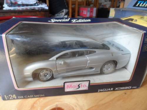 MAISTO JAGUAR XJ 220 1/24