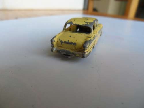 Matchbox Lesney no. 45 Yellow Vauxhall Victor Gray Wheels-