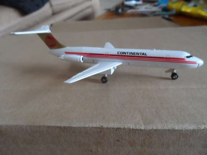 ERTL 1:400 ~ Continental Airlines ~ 3278g Diecast Jet ~ / No Box