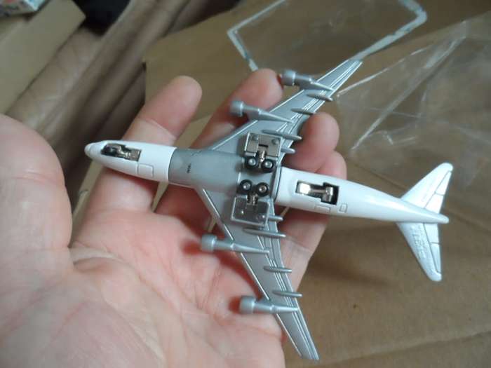 ertl 0459g lufthansa jet airliner