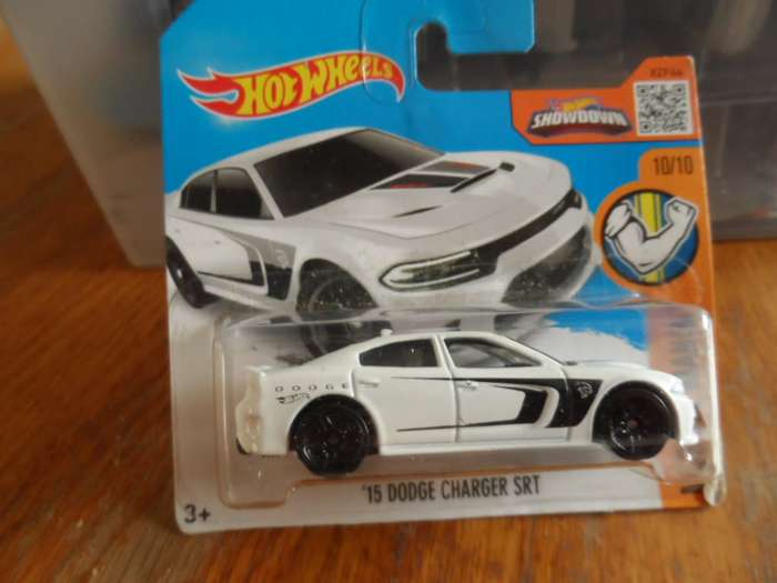 Hot Wheels Muscle Mania #130 `15 Dodge Charger SRT White 2016 -sealed short card-[m49]