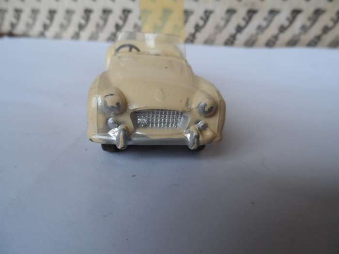 VINTAGE CORGI TOYS # 301 TRIUMPH TR2 SPORTS CAR CREAM BODY - repainted  [d24]