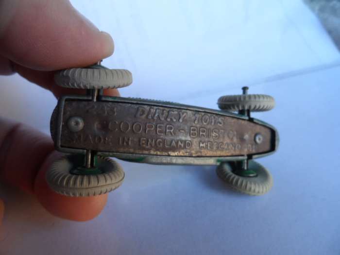 ORIGINAL VINTAGE DINKY TOYS 233  COOPER BRISTOL RACING CAR MODEL #6 GRN  [m22]