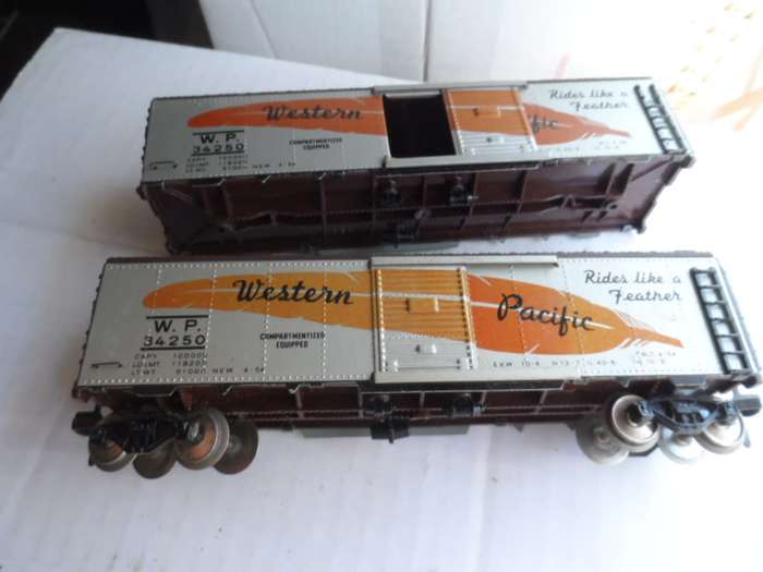 TWO VINTAGE FLEISCHMANN HO BOX CAR. METAL SIDES, SLIDING DOORS, METAL WHEELS. ONE BID FOR BOTH.