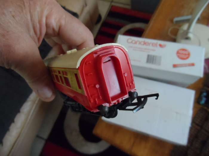 TRIANG PASSENGER COACH RED AND CREAM.