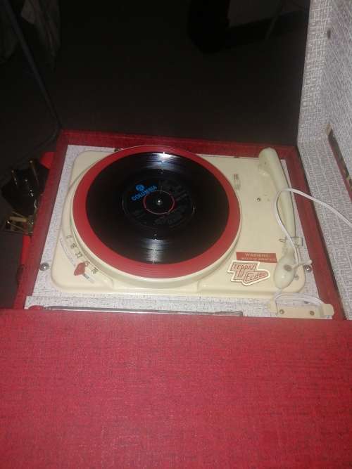 Gallo protable Radio and Record Player (Teppaz) in good working order (AC/DC conversion done)