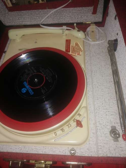Gallo protable Radio and Record Player (Teppaz) in good working order (AC/DC conversion done)