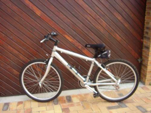 Avalanche AX 175, size 16 frame - silver as new with gears