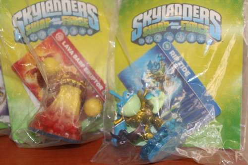 SET OF 11 ORIGINAL SKYLANDERS COLLECTORS FIGURINES IN ORIGINAL PACKAGING VIEW LIST IN DESCRIPTION
