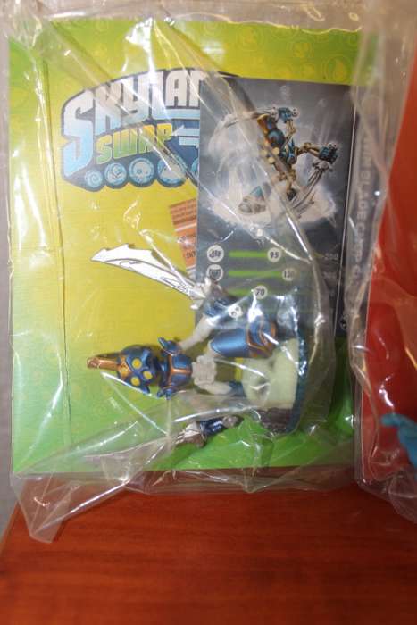 SET OF 11 ORIGINAL SKYLANDERS COLLECTORS FIGURINES IN ORIGINAL PACKAGING VIEW LIST IN DESCRIPTION