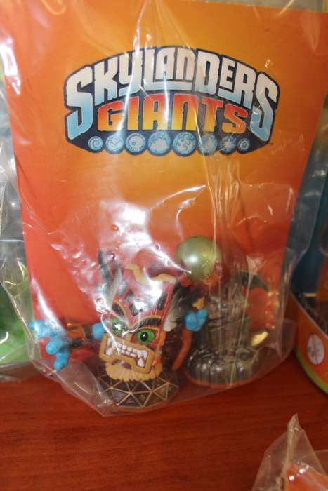 SET OF 11 ORIGINAL SKYLANDERS COLLECTORS FIGURINES IN ORIGINAL PACKAGING VIEW LIST IN DESCRIPTION