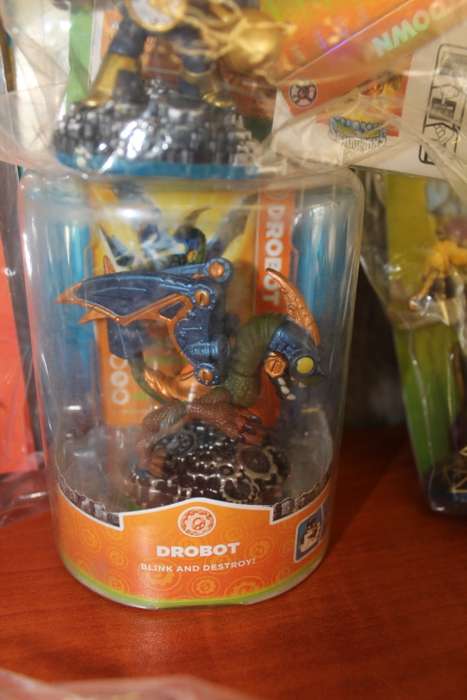 SET OF 11 ORIGINAL SKYLANDERS COLLECTORS FIGURINES IN ORIGINAL PACKAGING VIEW LIST IN DESCRIPTION