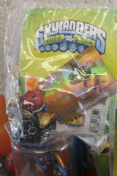 SET OF 11 ORIGINAL SKYLANDERS COLLECTORS FIGURINES IN ORIGINAL PACKAGING VIEW LIST IN DESCRIPTION