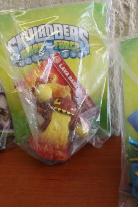 SET OF 11 ORIGINAL SKYLANDERS COLLECTORS FIGURINES IN ORIGINAL PACKAGING VIEW LIST IN DESCRIPTION