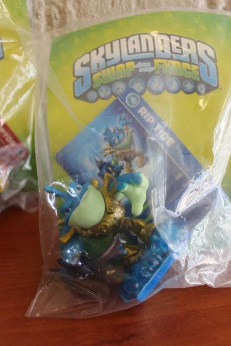 SET OF 11 ORIGINAL SKYLANDERS COLLECTORS FIGURINES IN ORIGINAL PACKAGING VIEW LIST IN DESCRIPTION