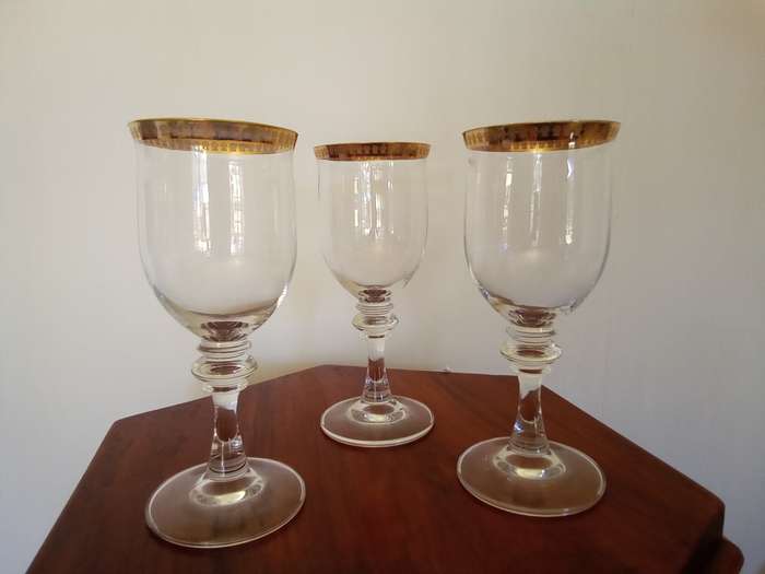 Set of 3 Gilt Rimmed Wine Goblets 17cm tall