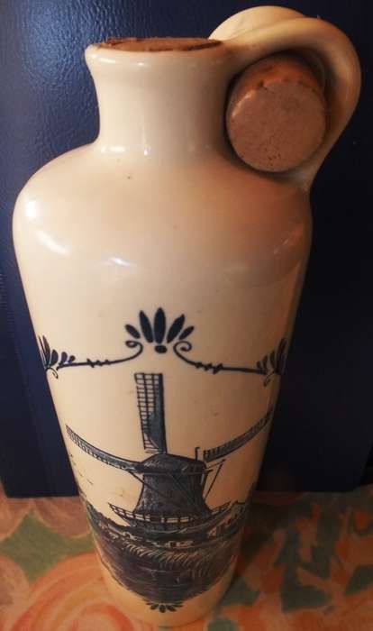 Bols Double Distilled Grain Gin 1979 in a hand painted Delft Blue ceramic bottle Unopened and Full