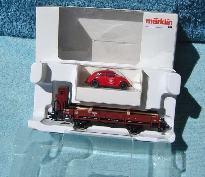 Marklin HO gauge Rare Flat Car with Fire Brigade Beetle Load No. 46063