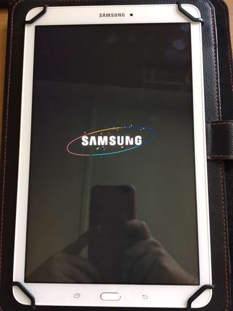 Samsung Galaxy Tab E 9.6" 8GB Tablet with Wi-Fi & 3G in White