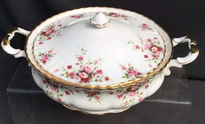 1970 Royal Albert Cottage Garden Large Lidded Vegetable Tureen. Un-used 1st Quality !