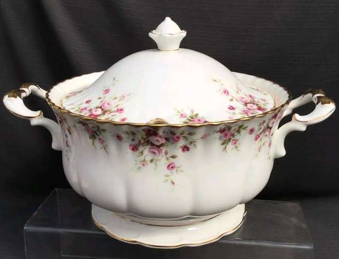 1970 Royal Albert Cottage Garden Huge Lidded Soup Tureen. Un-used 1st Quality ! RARE !!!