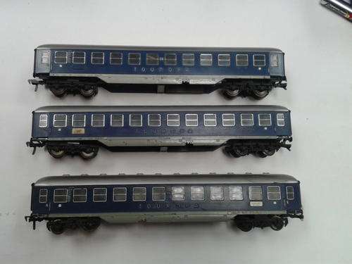 FLEISCHMANN HO Scale Coaches x 3