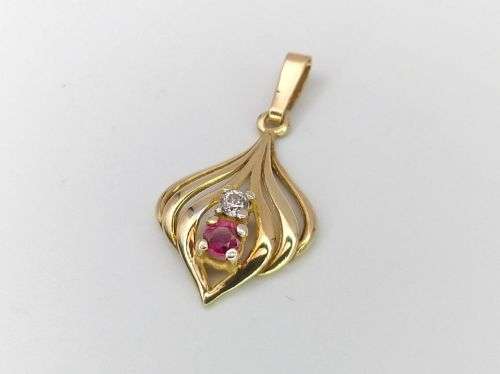 Vintage 9ct gold & pink topaz pendant