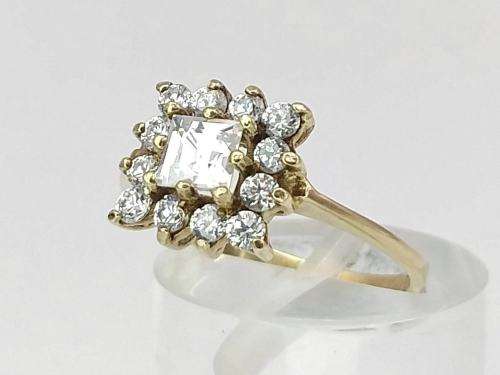 Pretty 9ct gold and square white CZ ring