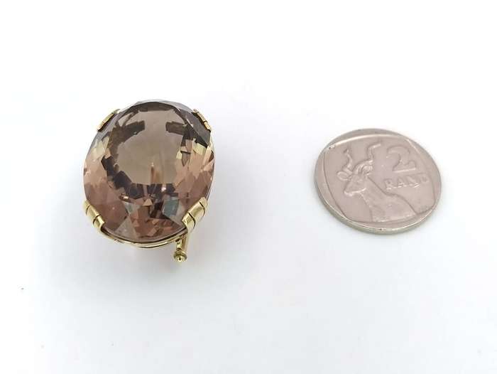 Impressive 9ct gold smoky topaz pendant
