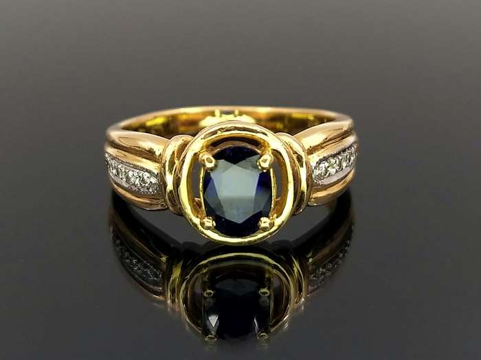 18ct gold blue sapphire & diamond ring