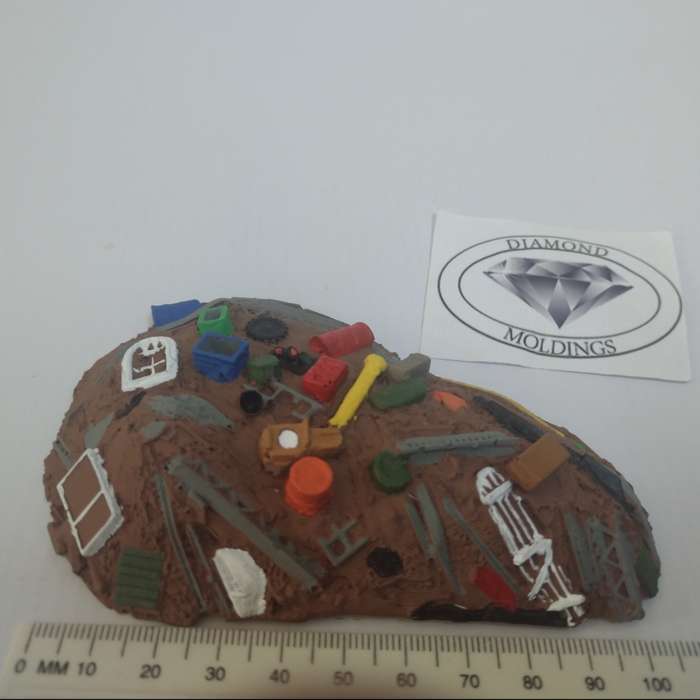 Model Trains HO 1 x Scrap yard - Scrap yard Town 118mm x 78mm x 26mm